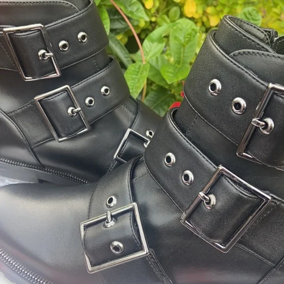 ☔️ New Blondo Black Leather Combat Booties WATERPROOF ☔️ - Picture 12 of 16